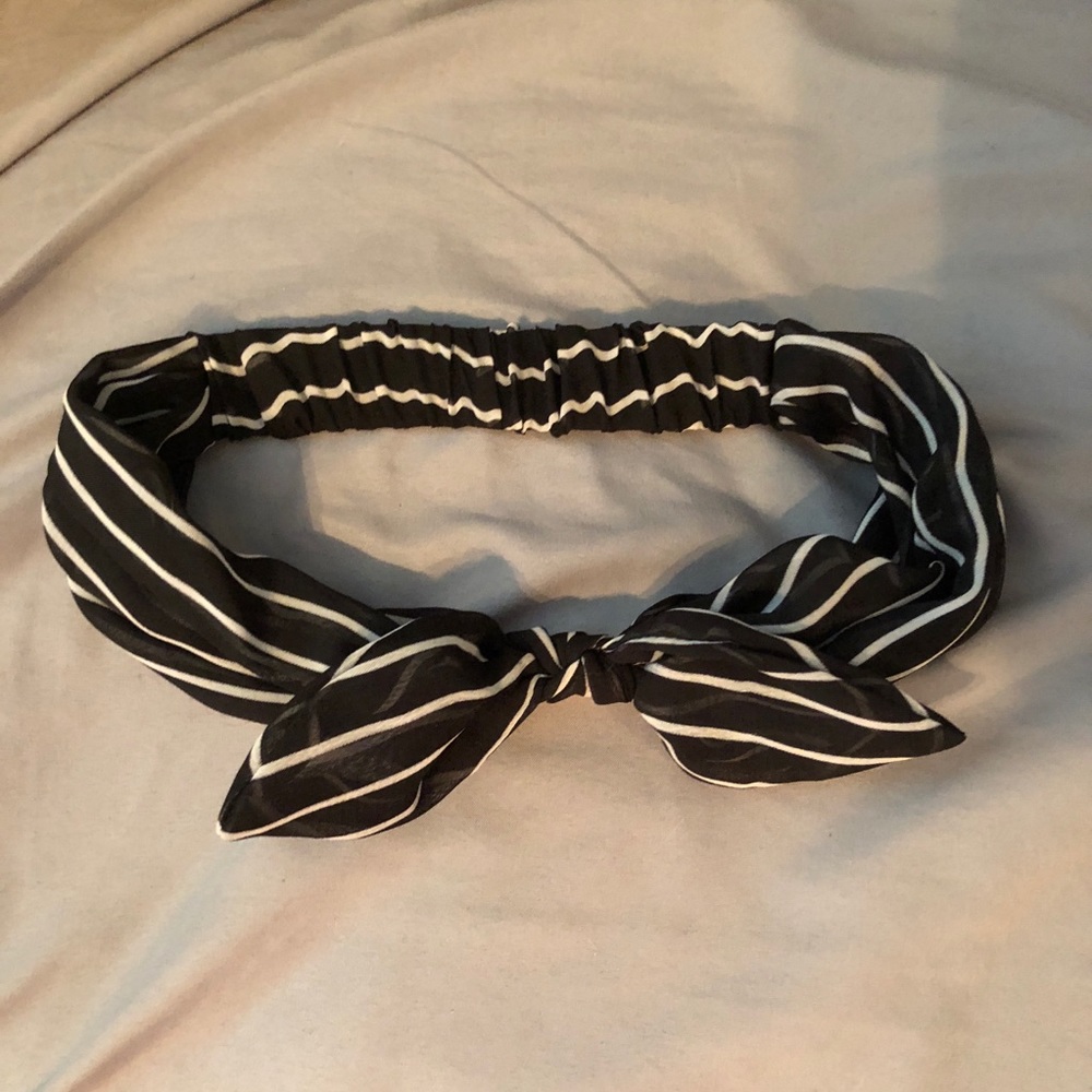 Black and white striped headband